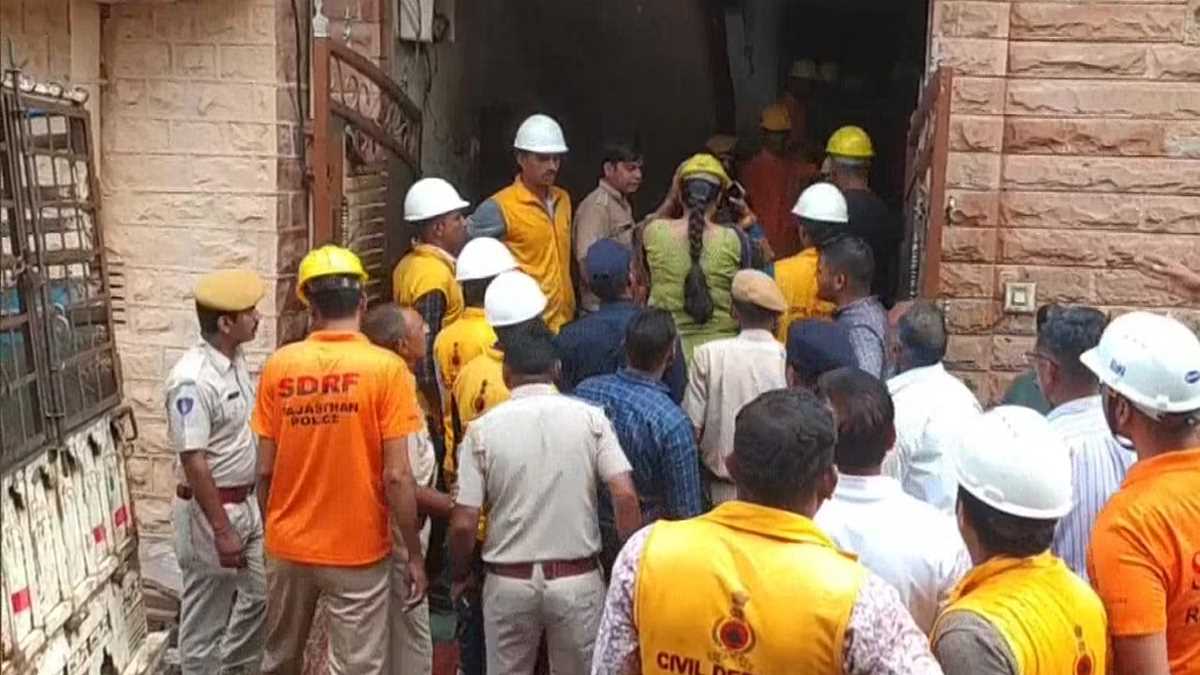 माचिस जलाकर चेक कर रहे थे गैस लीक- एक साथ फट गए 4 सिलेंडर, चार लोगों की मौत